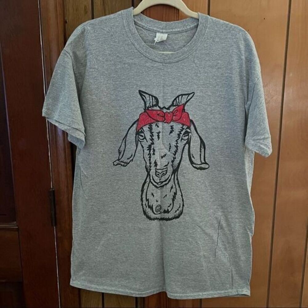 Gildan Women's Girlie Girl Goat Graphic Print Pullover Short‎ Sleeve Gray Large